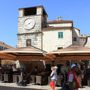 la place d'armes et la tour de l'horloge