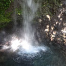 Salton Falls, Julian traut sich als erster rein