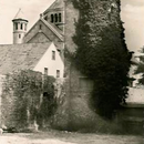 Wehrturm an der Westmauer, im Hintergrund Hl.-Geist-Kirche ca. 1950