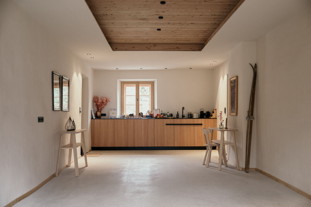 DAS1494 • Holidays in a Historic Landmark | Apartments on the Mieming Plateau in Tyrol - Austria • Member of Mountain Hideaways ©MarikaUnterladstätter _fullwidth-story-splash