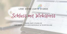 Bild Männchen, dass durch zu viele Gedanken an Social Media gestresst ist