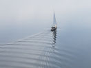 Achtsamkeit: Ein Boot gleich über den See