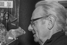 Bestseller Buchautor Ben Nager mit einem seiner Hamster, Heimtier Ratgeber Mein Heimtierfavorit, Hamster Liebe, Nagetierfachmann, Nagetierhaltung, Nagerexperte, Nagerwissen, www.bennagerbooks.com