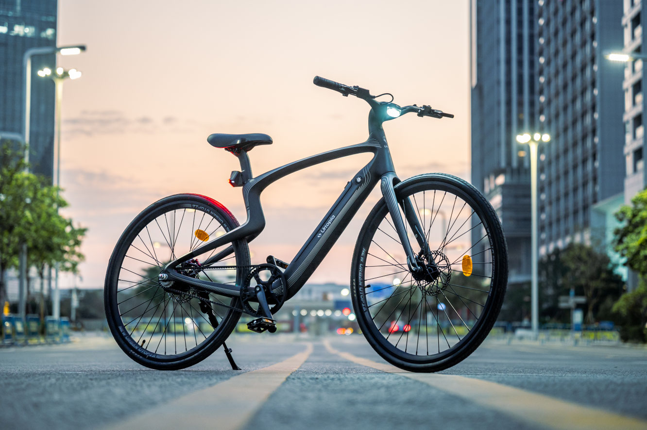 Urtopia VollCarbon eBike Futuristisches Design mit Smartbar