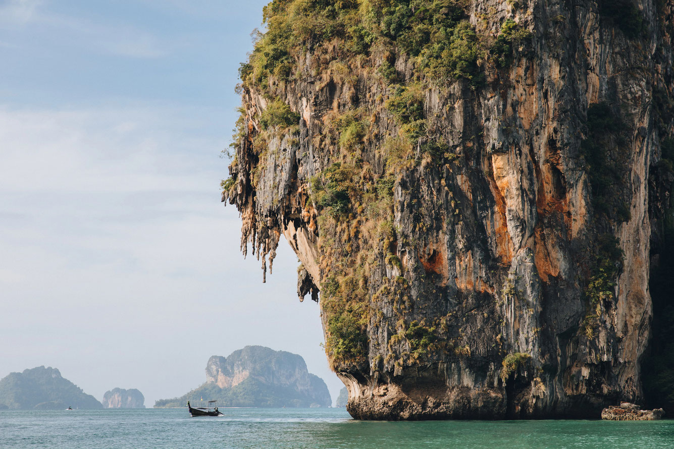 Pittoreske Kalksteinfelsen in Krabi