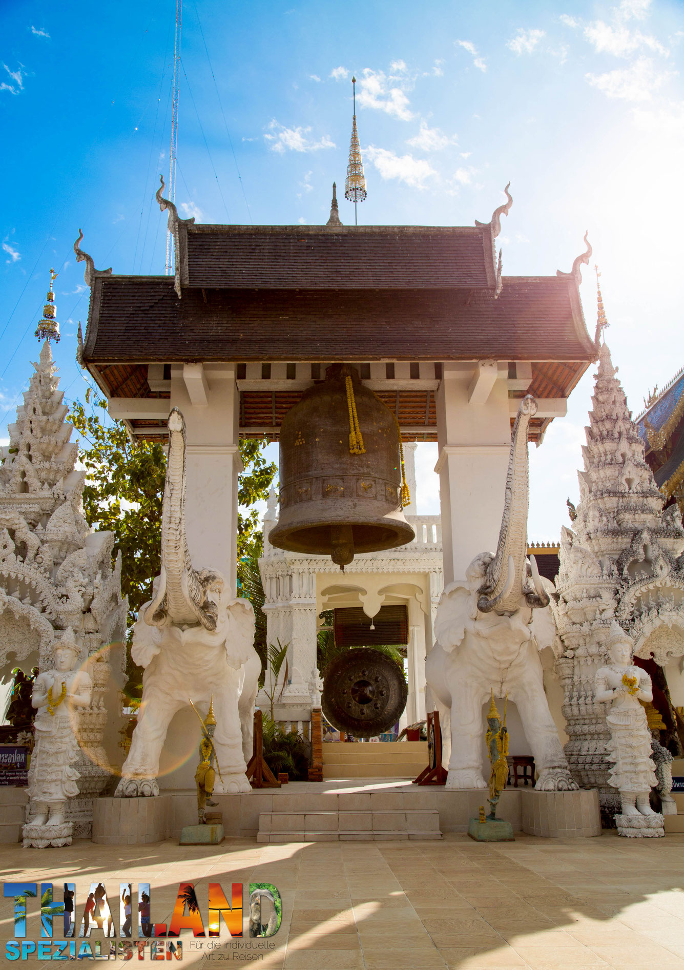 Weißer tempel in lamphun, nordthailand