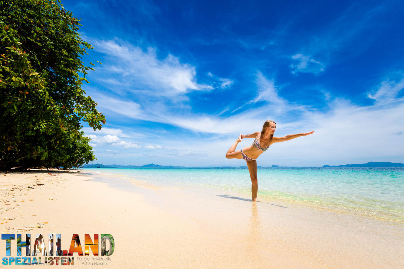 blonde reisende macht yopga auf koh kradan, die insel der liebe