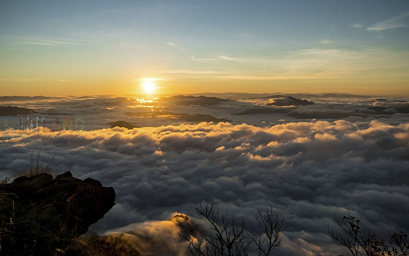 Sonnenuntergang auf dem Berg Phu Chi Fa, Chiang Rai, Thailand