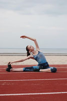 スポーツをする女性の写真