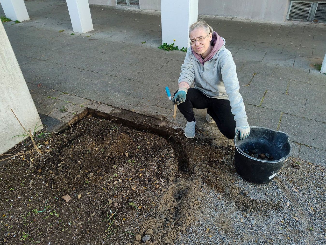  Beetpatin Jenny kümmert sich ab sofort um die Beete am Müllplatz Steubenstraße.