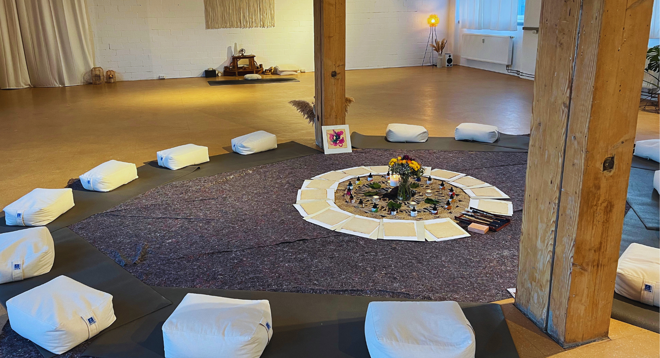 Loslassen durch Kunst, heute im W.OM.ONE Gathering Space für Frauen