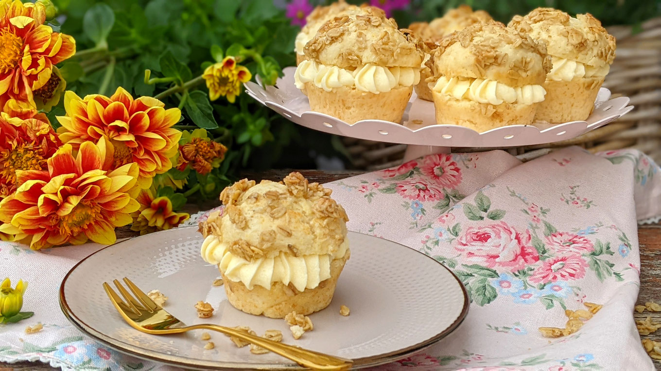 Bienenstich-Hafer-Cupcakes - LelaLecker die Küchenfee aus Hohenlohe Bienenstich-Hafer-Cupcakes - LelaLecker die Küchenfee aus Hohenlohe
