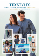 Das Bild zeigt den Hauptscreen des Kataloges: FP Online. Es is sind verschiedene Textilien auf dem Bild zu sehen. Jeans-Jacken und Shirts. Sie sind auf Kleiderbügel aufgehangen
