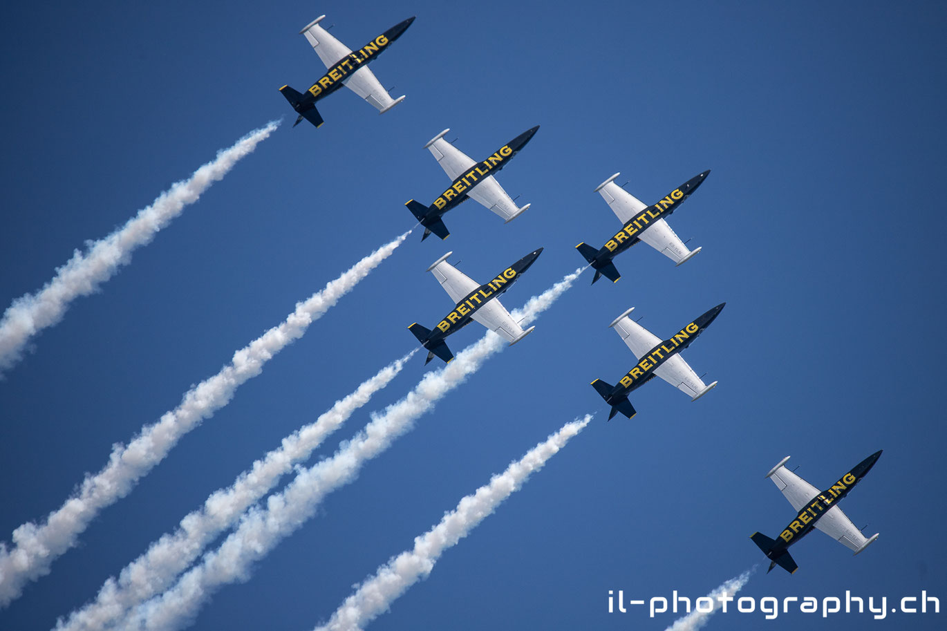 Das Breitling Jet Team mit Albatros L-39 in Grenchen am Heliweekend.