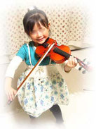 バイオリンを弾く子供画像