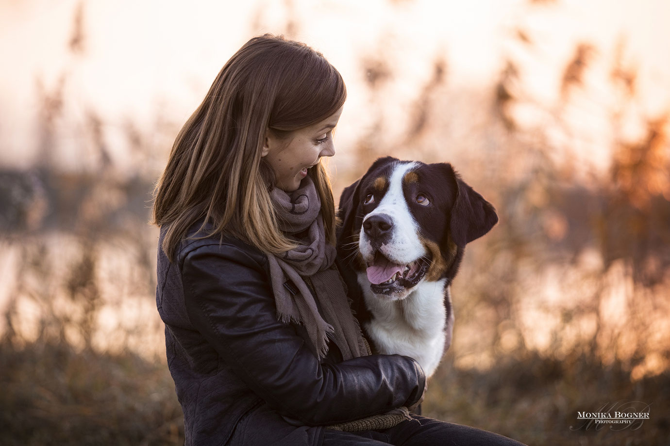 Hundeshooting mit Mensch im Winter, Hundefotografie, Fotoshooting mit Hund, Bayern, Monika Bogner Photography