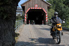 Die gedeckte Holzbrücke in Hohenfichte über die Flöha