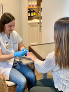 Bild der Apotheke vom Eingang aus betrachtet.