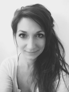 Porträt von Nadine Saalfeld, Heilpraktikerin mit Schwerpunkt osteopathische Behandlung in München-Neuhausen