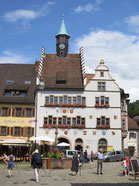 Sehenswürdigkeiten Staufen im Breisgau: Das alte Rathaus in der Innenstadt.