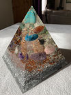 Pyramide Orgonite Création Personnalisée