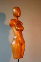 #modern#abstrakt#akt#edelholzskulptur#amerika#kirschbaum#gunnar mozer