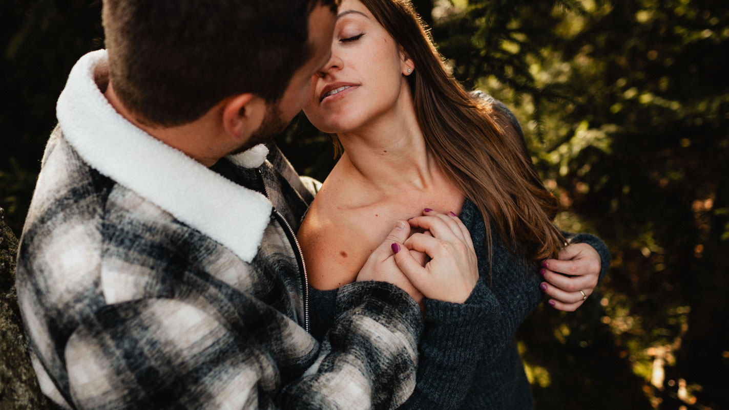 Paarbilder in der Natur, Fotoshooting am Berg im Bayerischen Wald