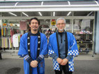 企業紹介①　代表取締役の正明さん(右)と店長の堅太郎さん(左)