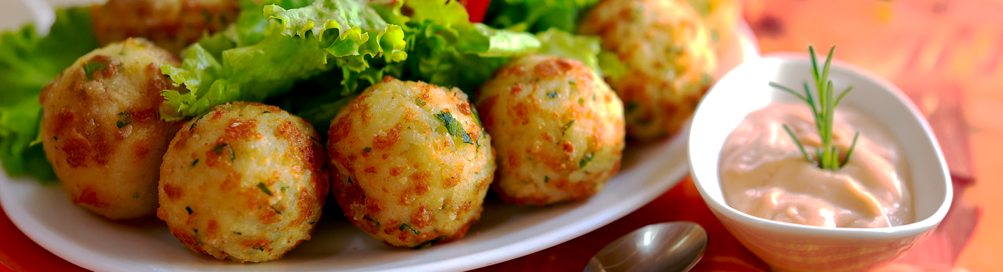 essen in brasilien, snack, streetfood, fischspezialitäten, grill rezepte, tropische früchte, cashewnüsse, recife, brasilien, regionale gerichte, bolinhos de bacalhau