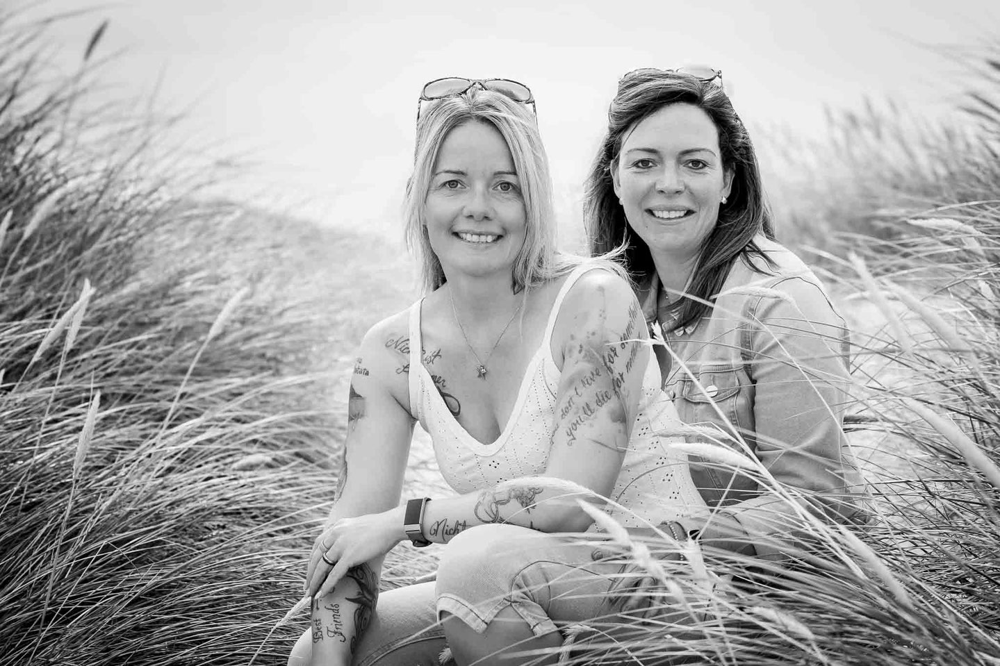 Fotoshooting am Strand von St. Peter-Ording, Geschwisterporträt am Strand, Fotoshooting in den Dünen