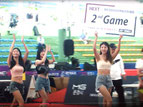 ラウンドガールも登場。ボクシングか?!