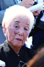 陛下からお言葉を頂いた後、インタビューに答える宮平さん=27日午後、国立沖縄戦没者墓苑