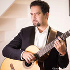 Yoan Fernandez, guitariste, intervenant dans les formules "Jazz", "Jazz & Bossa Nova", "Jazz Manouche", "Musiques d'Amérique du Sud","Musiques du monde" et "Autres Styles" (Pop)