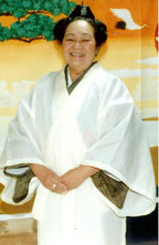 宮鳥御嶽の神司に就任した小川さん