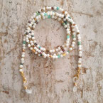 Brillenketten 2in1 von Anahata Mala – eleganter Schmuck, der als Halskette und Brillenkette getragen werden kann.