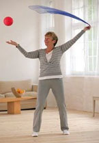 LifeKinetik-Übung mit Ball und Tuch