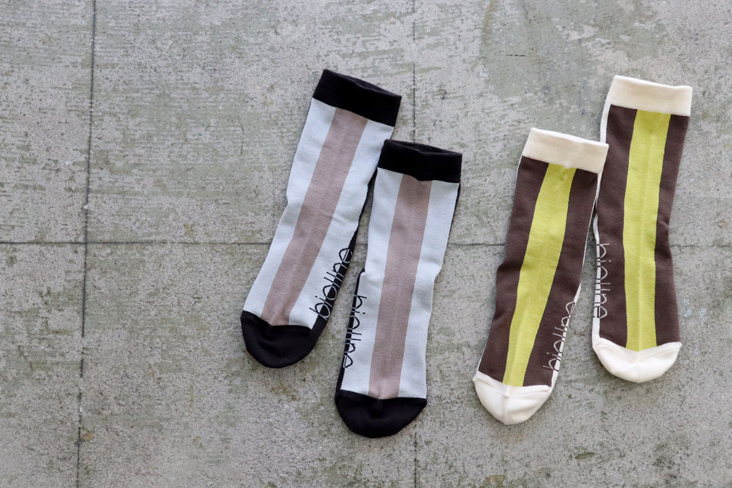 オーガニックコットン素材を使用した日本製のサイドロゴ配色レディース靴下