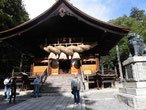 神楽殿の前で・・・