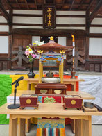 ●甘茶接待の時のお釈迦様（写真提供：深大寺）