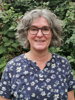 2c, Frau Asmuth