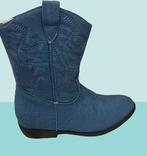 Une botte western en daim bleu