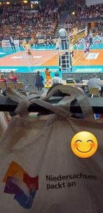 Auch die Tasche vom Bündnis "Niedersachsen packt an" war mit von der Partie