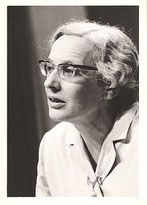  Marie-Louise von Franz, 1982, Bollingen, Suisse. © Stiftung für Jung’sche Psychologie.