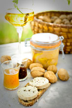 En vacances au Gîte Le Vieux Frêne vous pourrez déguster foie gras, Rocamadours, noix et toutes les bonnes spécialités du Lot