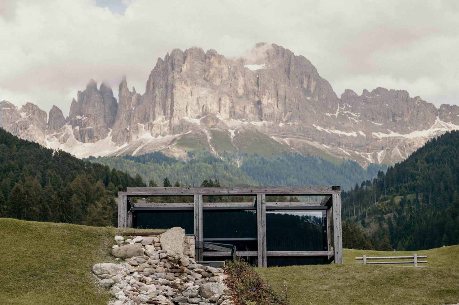 CYPRIANERHOF • Living the Cultura Dolomiti – between mountain magic, quiet strength and soulful culture | Tiers at the foot of the Rosengarten | South Tyrol • Member of Mountain Hideaways ©Marika Unterladstätter