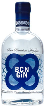 BCN Gin Flasche, durchsichtig mit blauem Logo, Mediterranean Dry Gin auf Tresterbasis mit den Botanicals Wacholder, Rosmarin, Fenchel, Pinien, Feige und Zitrone. Bottle of  BCN gin, with botanicals juniper, rosemary, fennel, pinesprouts, figs and lemon. 