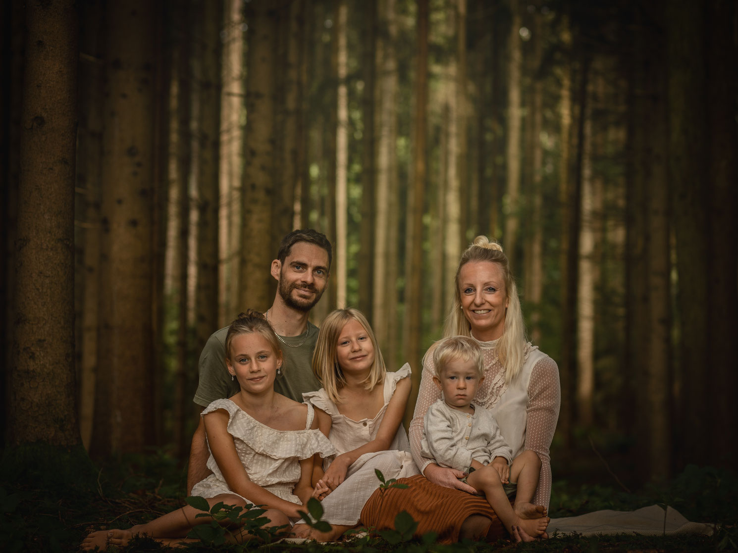 Familie im Wald