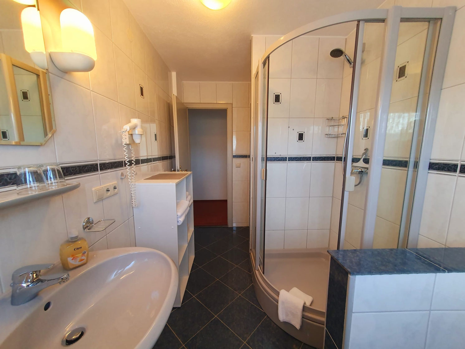 Bild: Ferienwohnungen am Bodensee: Hagnau - DU/WC - Ferienwohnung 4 im Haus Melanie