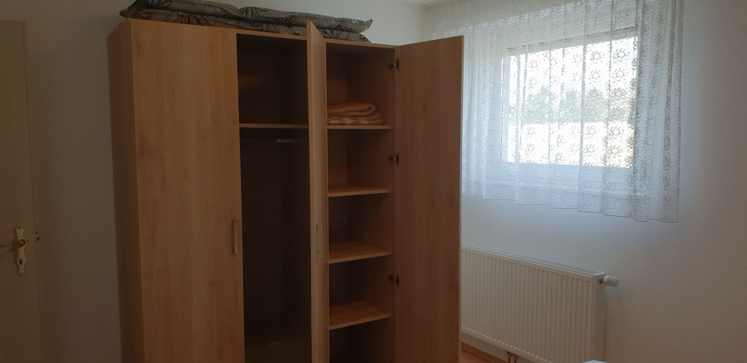 Bild: Ferienwohnungen am Bodensee: Hagnau - Kleiderschrank - Ferienwohnung 4 im Haus Melanie