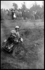 1953 Leo Ggijsen aan het werk in het Plantenboske.